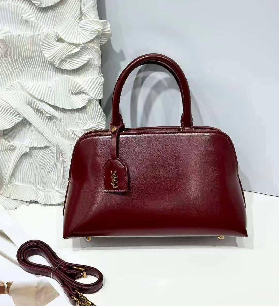 YSL 
HIGH QUALITY 
WITH BOX 
🎁🎁🎁

125 dhs✅

Zain295
♥️♥️♥️