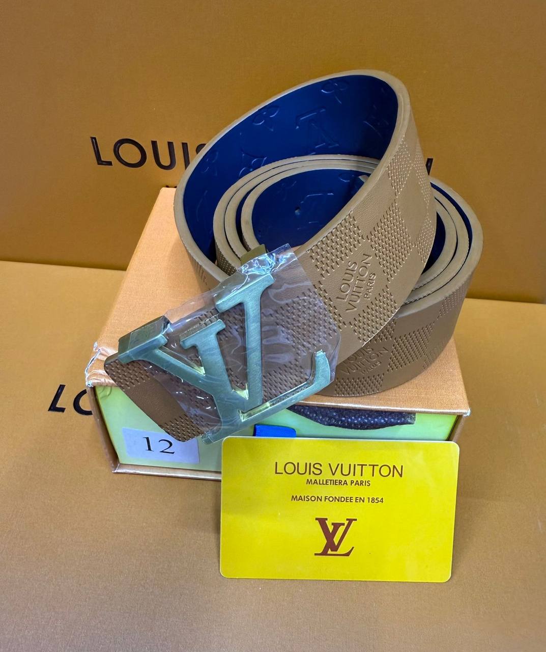 LV Belt

With box 
🎁🎁🎁

40 dhs🪙💕

Zain93
♥️♥️♥️