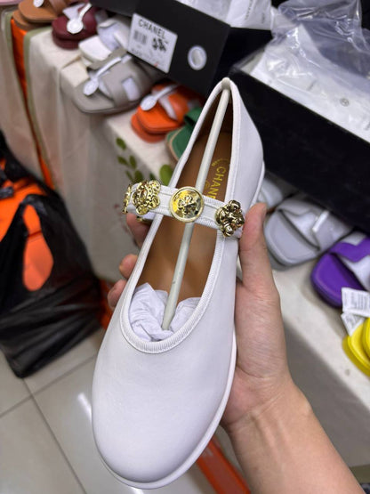 Chanel 
Size 36-41，
130 dhs💓

Zain145
♥️♥️♥️