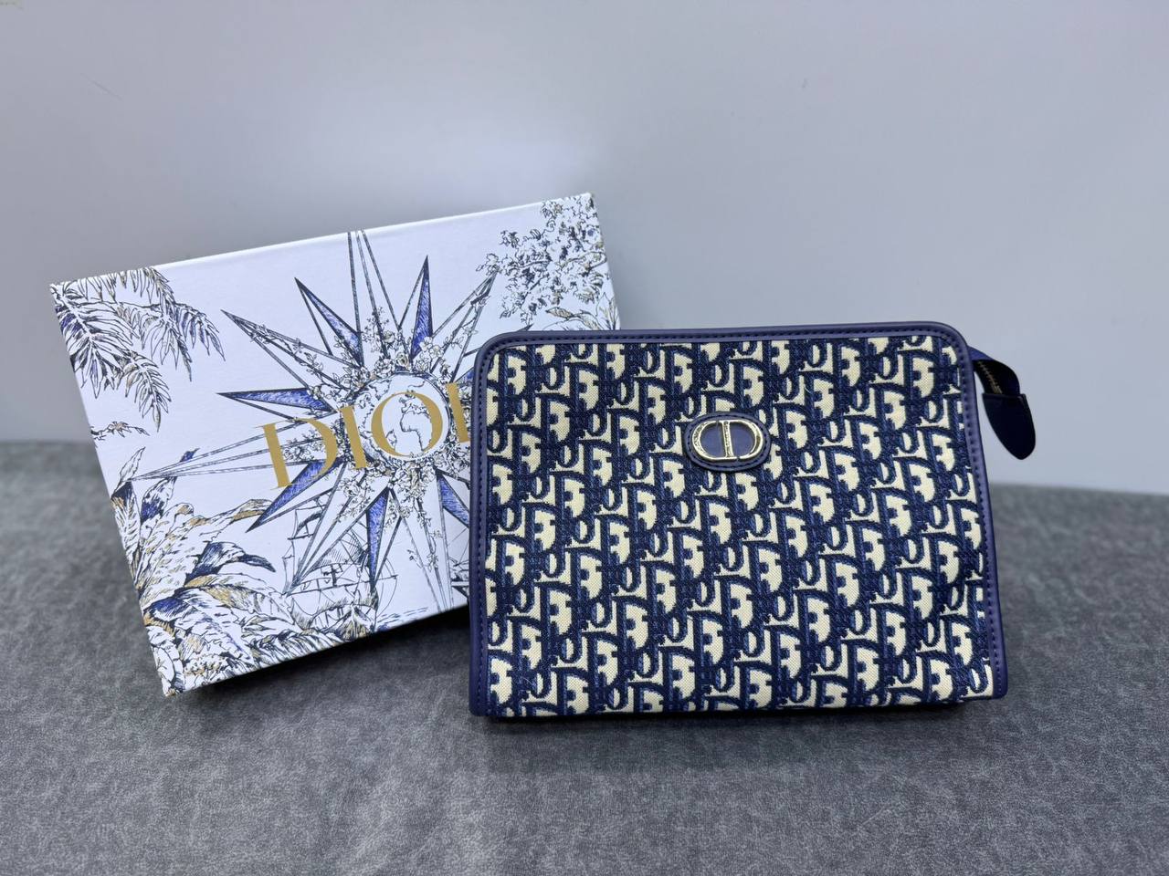 Pouch

70 dhs🪙🖤

Zain114
♥️♥️♥️