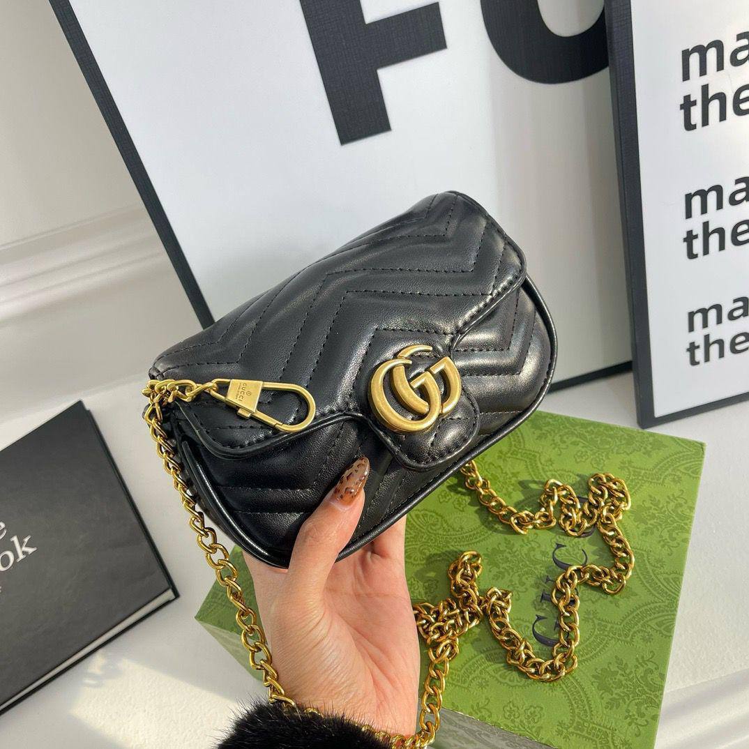 Gucci
18*11*6cm

With box
🎁🎁🎁

65 dhs🪙💕

Zain17
♥️♥️♥️