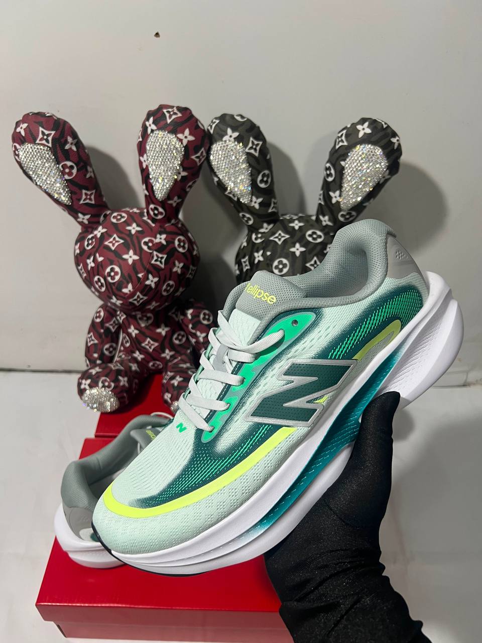 New Balance Ellipse v1 distinctive green and white 
NEW ARRIVALS 🤩
36-45 AVAILABLE 😇
220 dhs🇦🇪🇦🇪

Zain242
♥️♥️♥️