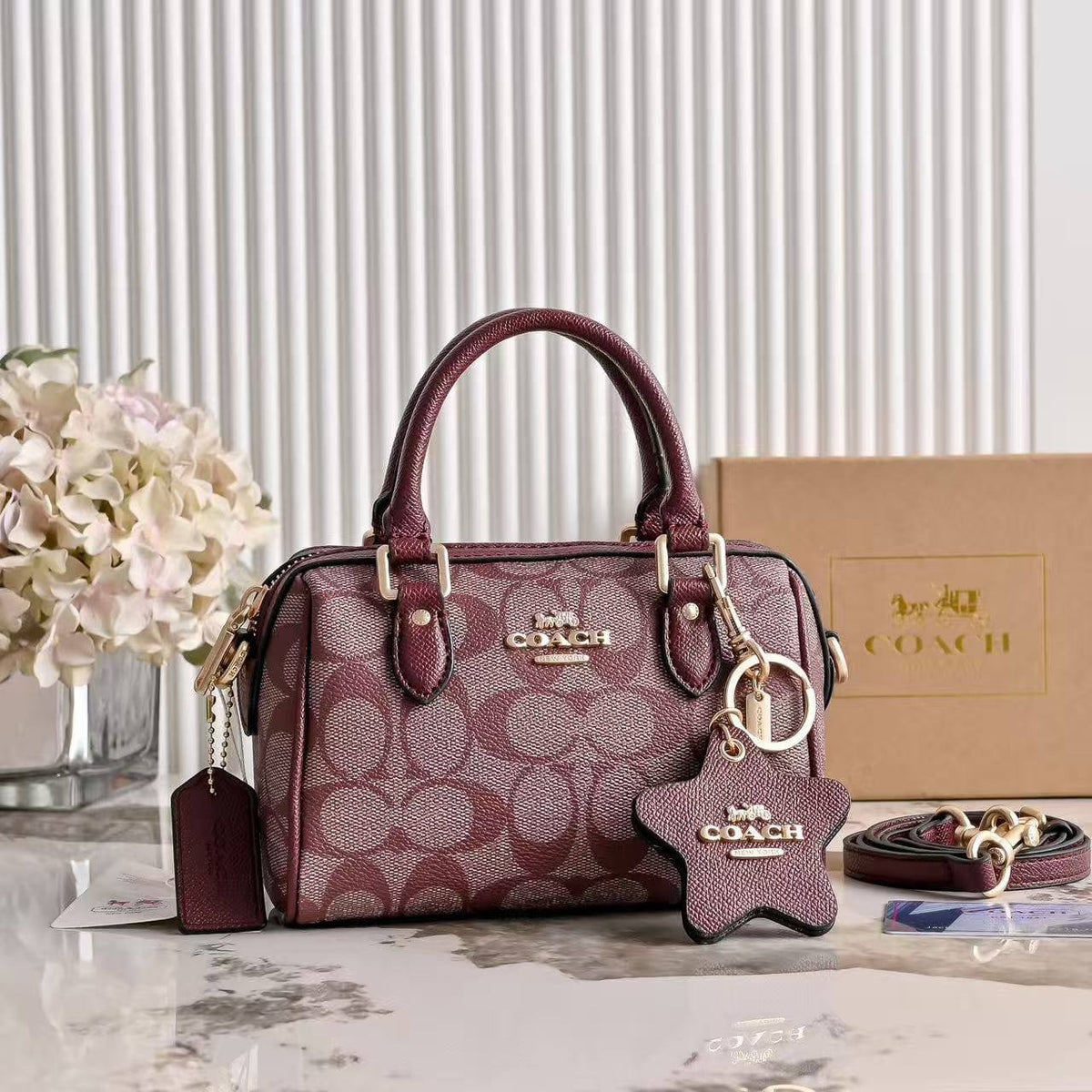 Coach 
100 dhs🇦🇪🇦🇪

with box
size 18×10×13cm

Zain42
♥️♥️♥️