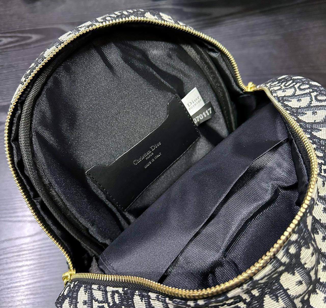 DIOR BACKPACK NEW CAME 
GOOD QUALITY  
90 dhs✅

Zain295
♥️♥️♥️