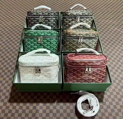 Goyard
95 dhs🇦🇪🇦🇪
with box
size 18cm

Zain26
♥️♥️♥️