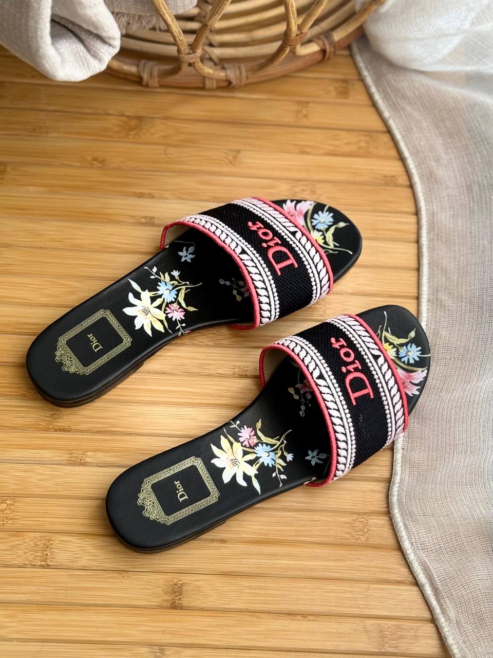 𝐃𝐢𝐨𝐫 Dior
AAA+ Quality
𝗦𝗶𝘇𝗲 𝟯𝟲 𝘁𝗼𝗼 𝟰𝟭
450 dhs✅

Zain303
♥️♥️♥️