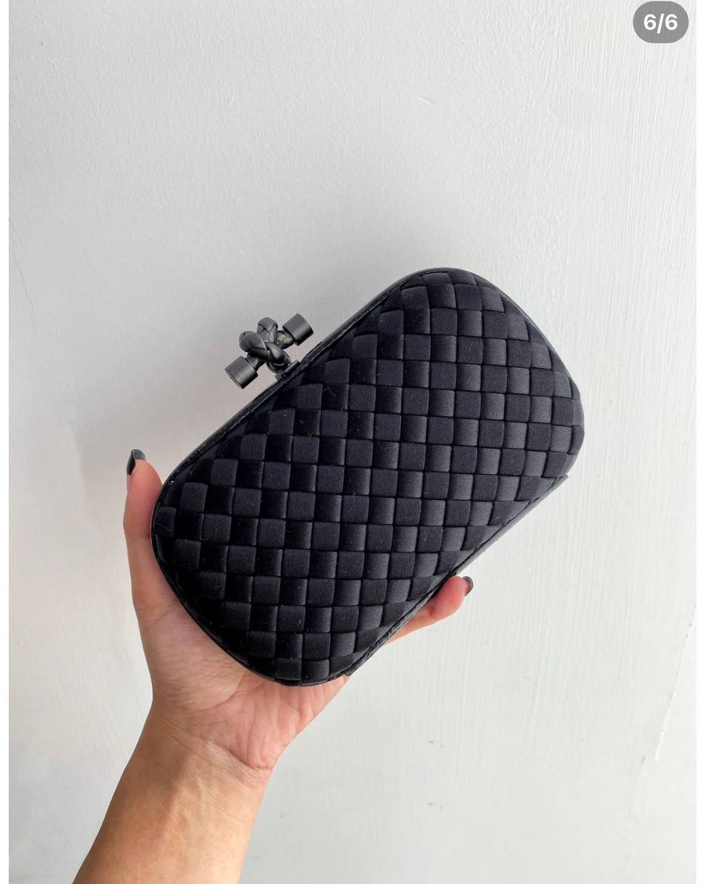 Bottega 
, good quality, 
with box, 
🎁🎁🎁

size... 21*11 cm 
110 dhs✅

Zain12
♥️♥️♥️