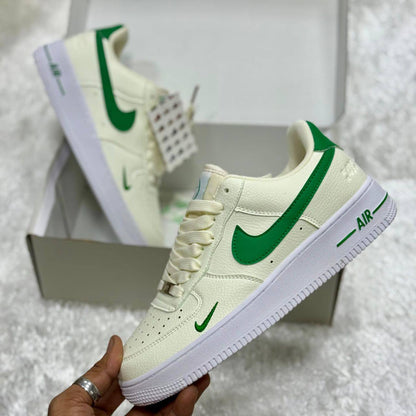 NIKE
40 to 45 size
95 dhs🪙🌨️

Zain27
♥️♥️♥️