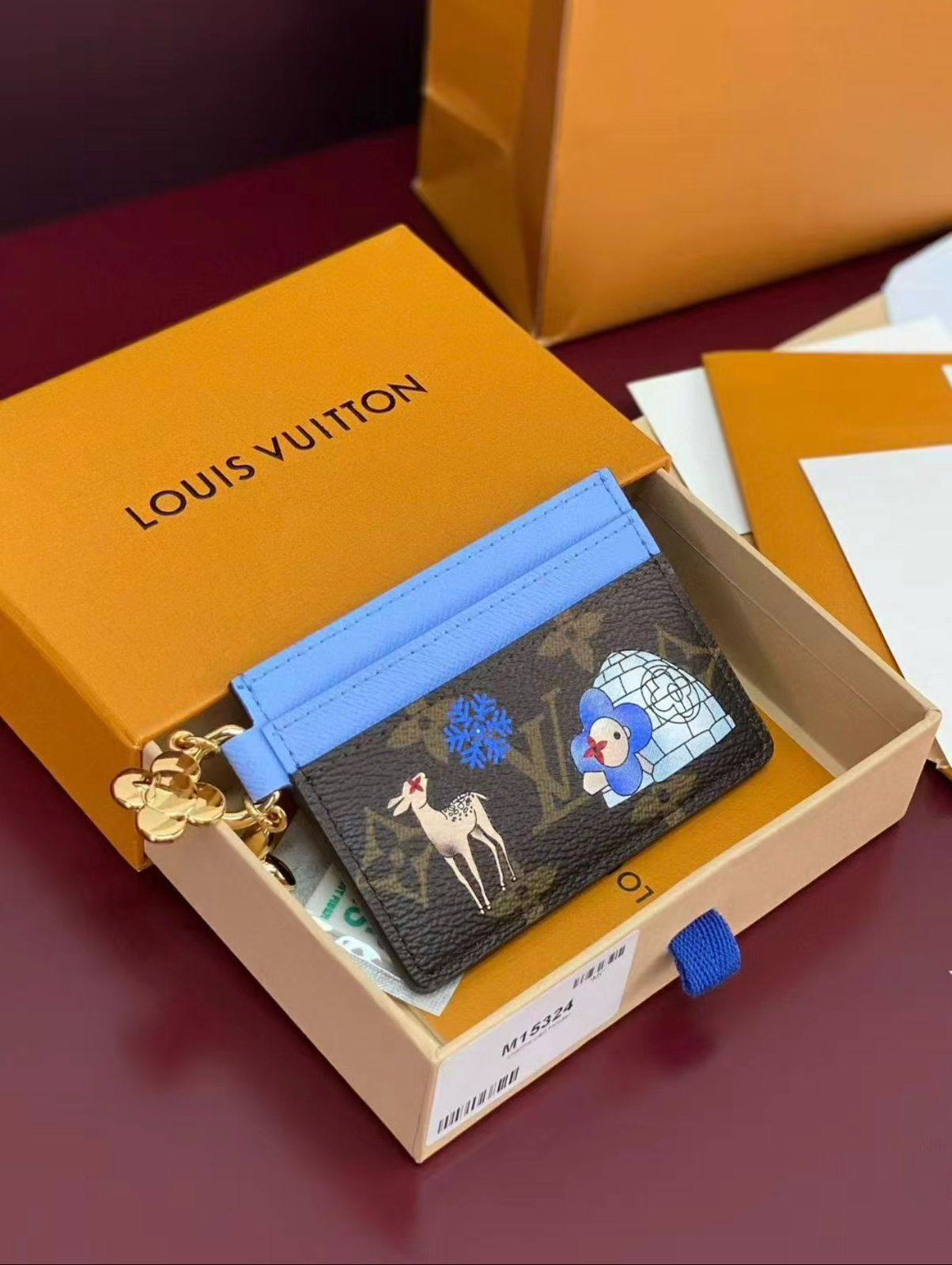 💞  *New Lv*💞
💞*card holder*💞
300 dhs🪙🌨️

Zain275
♥️♥️♥️