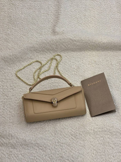 Bvlgari
Master🔥🔥
 20Cm With Box
380 dhs✅

Zain131
♥️♥️♥️