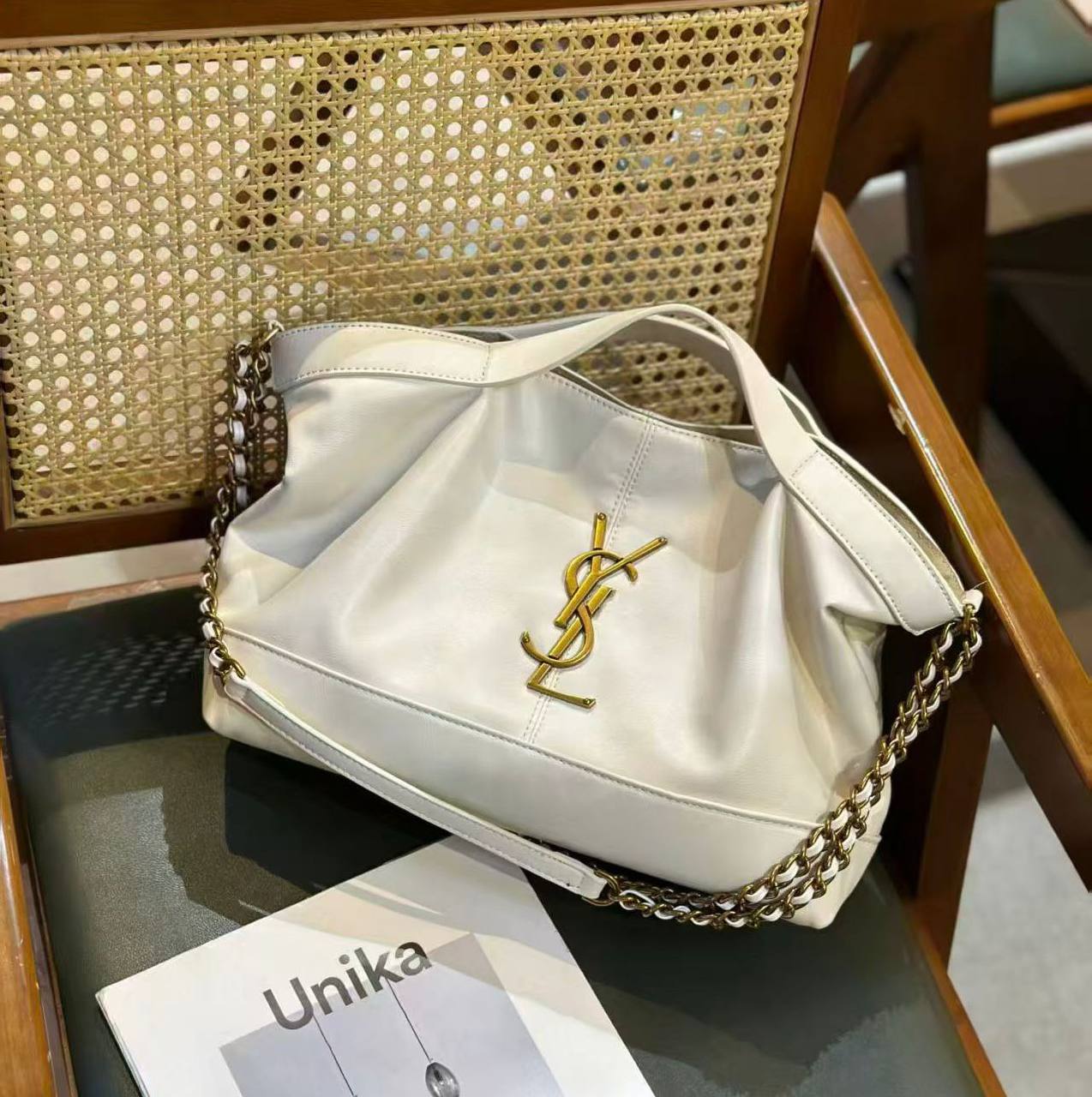 YSL 
GOOD QUALITY 
120 dhs🇦🇪🇦🇪

Zain295
♥️♥️♥️