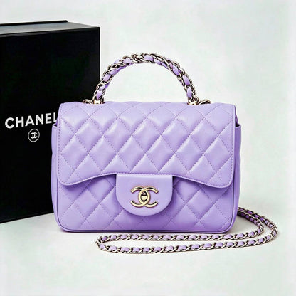 CHANEL 
GOOD QUALITY WITH BOX 
100 dhs🇦🇪🇦🇪
Size:20cm

Zain295
♥️♥️♥️
