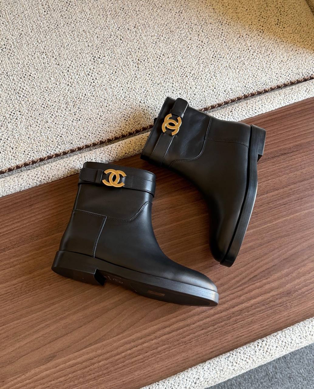 CHANEL 💫🌼
SuperMaster Quality 💯
900 dhs🇦🇪🇦🇪

Size: 36-41 💥

Zain171
♥️♥️♥️