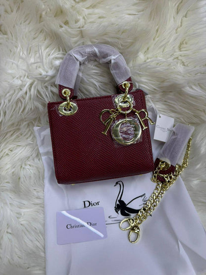 Lady Dior 

First quality +🎁

Size : 18 * 14 * 7 cm

95 dhs🇦🇪🇦🇪

with box 🎁

Zain115
♥️♥️♥️