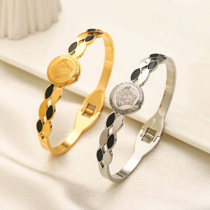 New arrival Versace stainless steel bangle 
30 dhs💓

Zain243
♥️♥️♥️