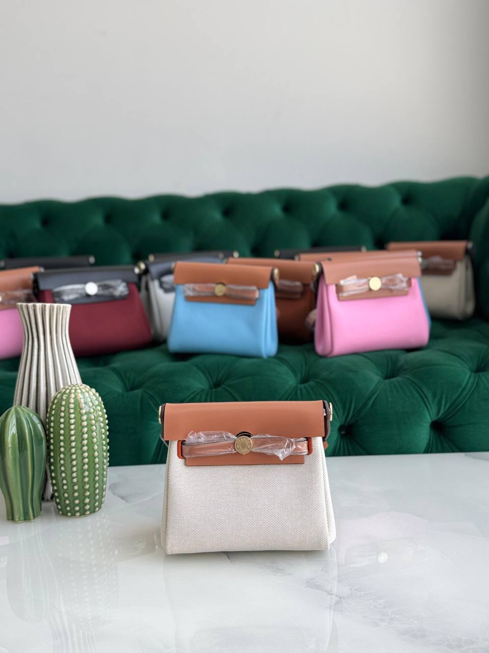 HERMES ✨
Available original box 📦 
With full packing 🎀🎀
Super high quality 💥💥
For Price 👇 WTSP Text Zain 0568585901
0507557372
0544061607

Zain283
♥️♥️♥️