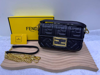 Fendi

With  box 
🎁🎁🎁

85 dhs🪙🌺

Zain114
♥️♥️♥️