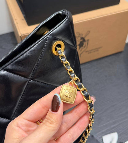 CHANEL 

NEW CAME 

GOOD QUALITY
115 dhs🇦🇪🇦🇪

Zain295
♥️♥️♥️