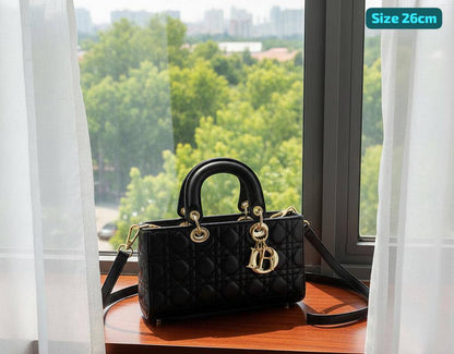 Dior
Good quality 
with box 🎁🎁🎁
120 dhs✅

Zain186
♥️♥️♥️