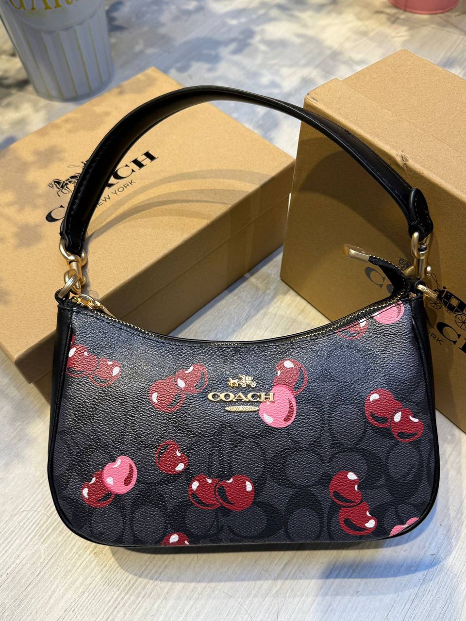Coach tery 

25cm
95 dhs💓

with box
🎁🎁🎁

with cherry 🍒
115 dhs💓

Zain44
♥️♥️♥️