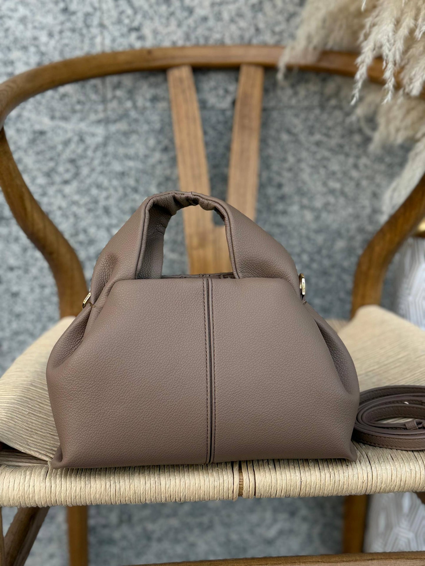 POLENE
24cm
350 dhs❣️
Top quality 
With box🎁

Zain167
♥️♥️♥️