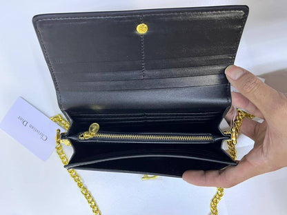 Dior
95 dhs🇦🇪
with box
🎁🎁🎁

size 19×4×10cm

Zain42
♥️♥️♥️