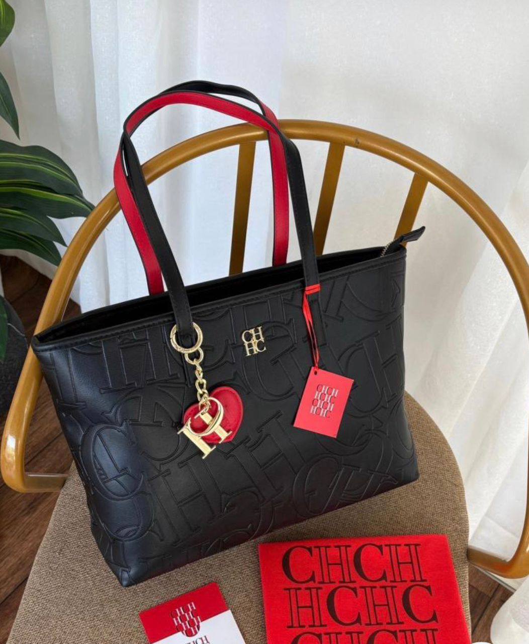CH
100 dhs🪙🌨️
SIZE：42cm
High quality and large capacity

Zain35
♥️♥️♥️