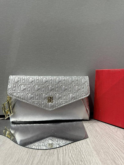 CH
90 dhs🪙🖤
size：20cm
Good quality 

with box
🎁🎁🎁

Zain35
♥️♥️♥️