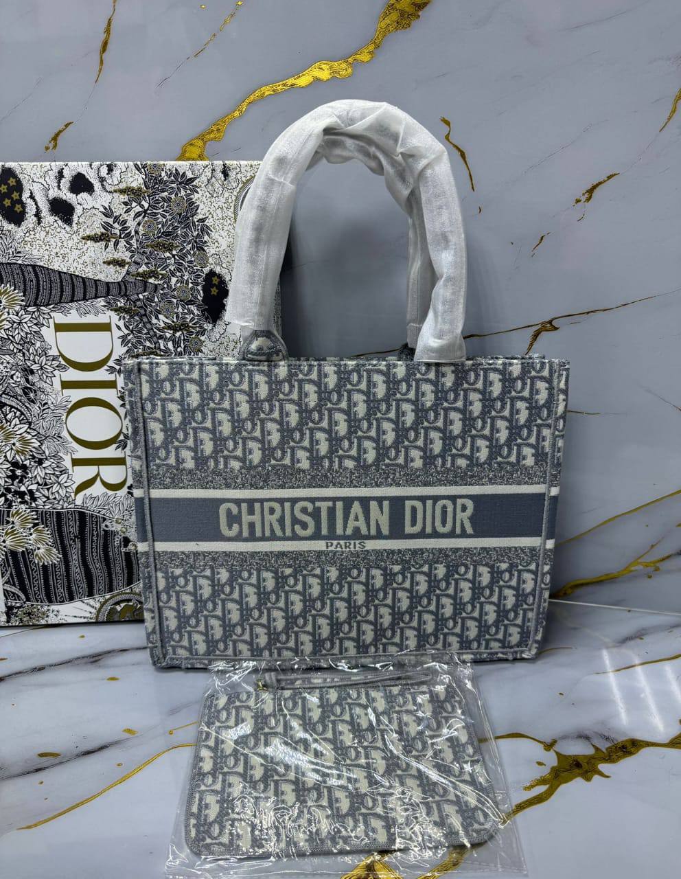 Dior
High quality

115 dhs❤️

with box
🎁🎁🎁

Zain136
♥️♥️♥️