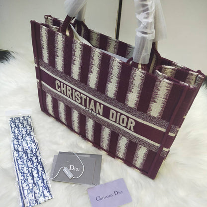 Dior

125 dhs🇦🇪🇦🇪
High quality 

Zain235
♥️♥️♥️