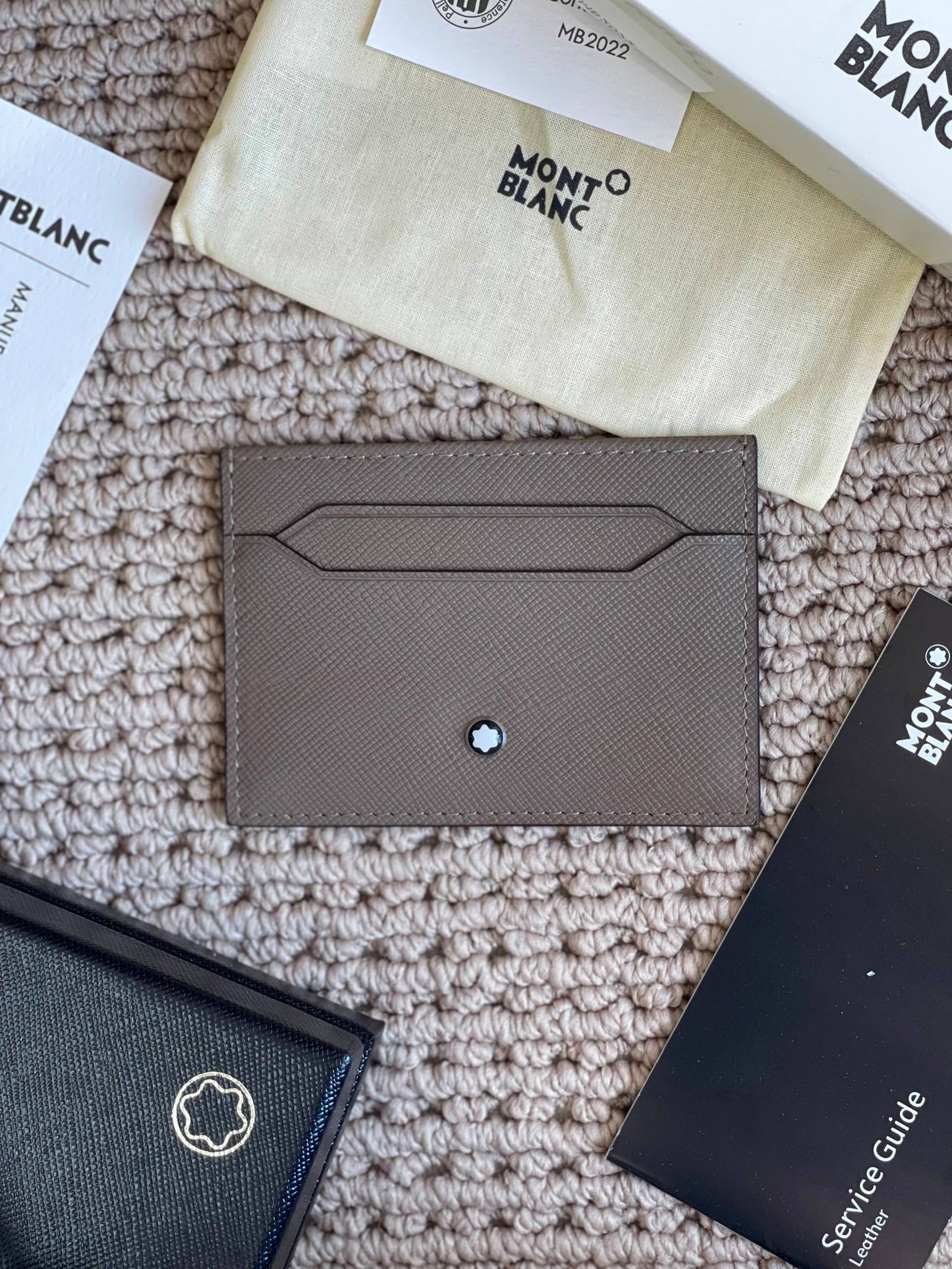 MONT BLANC
*Card Holder*
*Super Master Quality*
350 dhs🇦🇪🇦🇪

Zain179
♥️♥️♥️