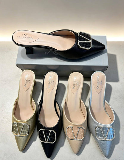 Chanel - Valentino - Miu Miu
size 36 to 41
75 dhs✅✅

Zain161
♥️♥️♥️