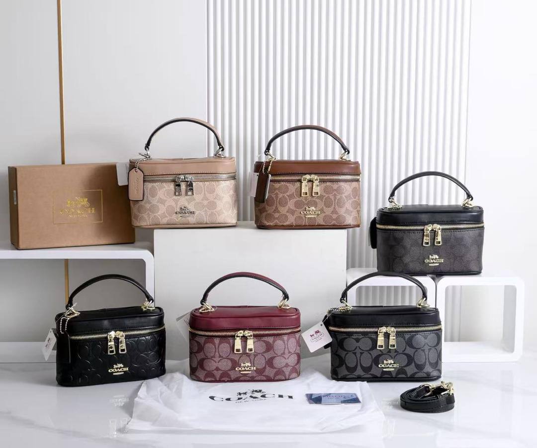 Coach
100 dhs🇦🇪🇦🇪
with box
size 18cm

Zain26
♥️♥️♥️