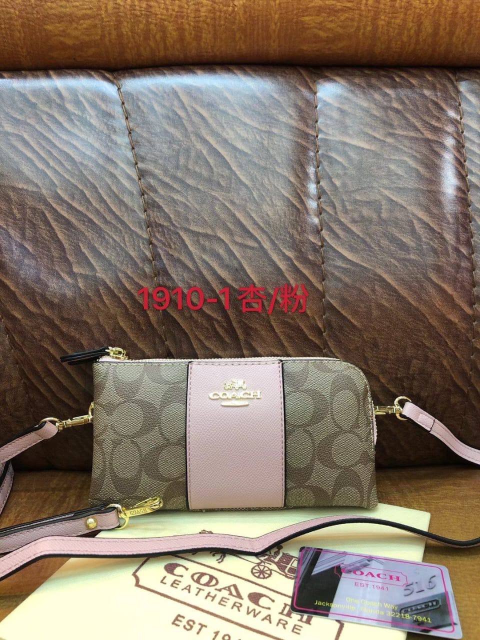 Coach
Small bag, double zipper
with 2 straps
55 dhs🇦🇪🇦🇪

Zain136
♥️♥️♥️