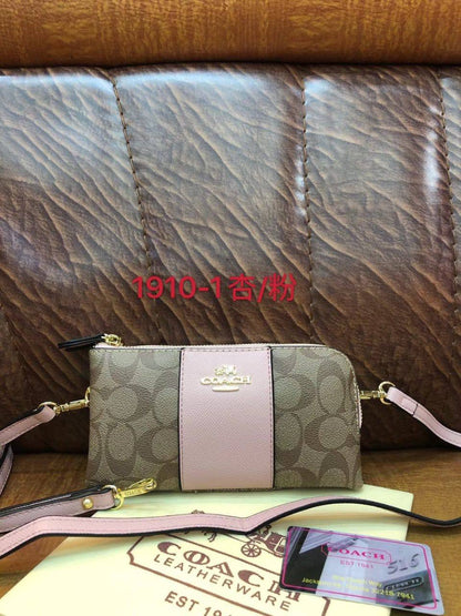Coach
Small bag, double zipper
with 2 straps
55 dhs🇦🇪🇦🇪

Zain136
♥️♥️♥️