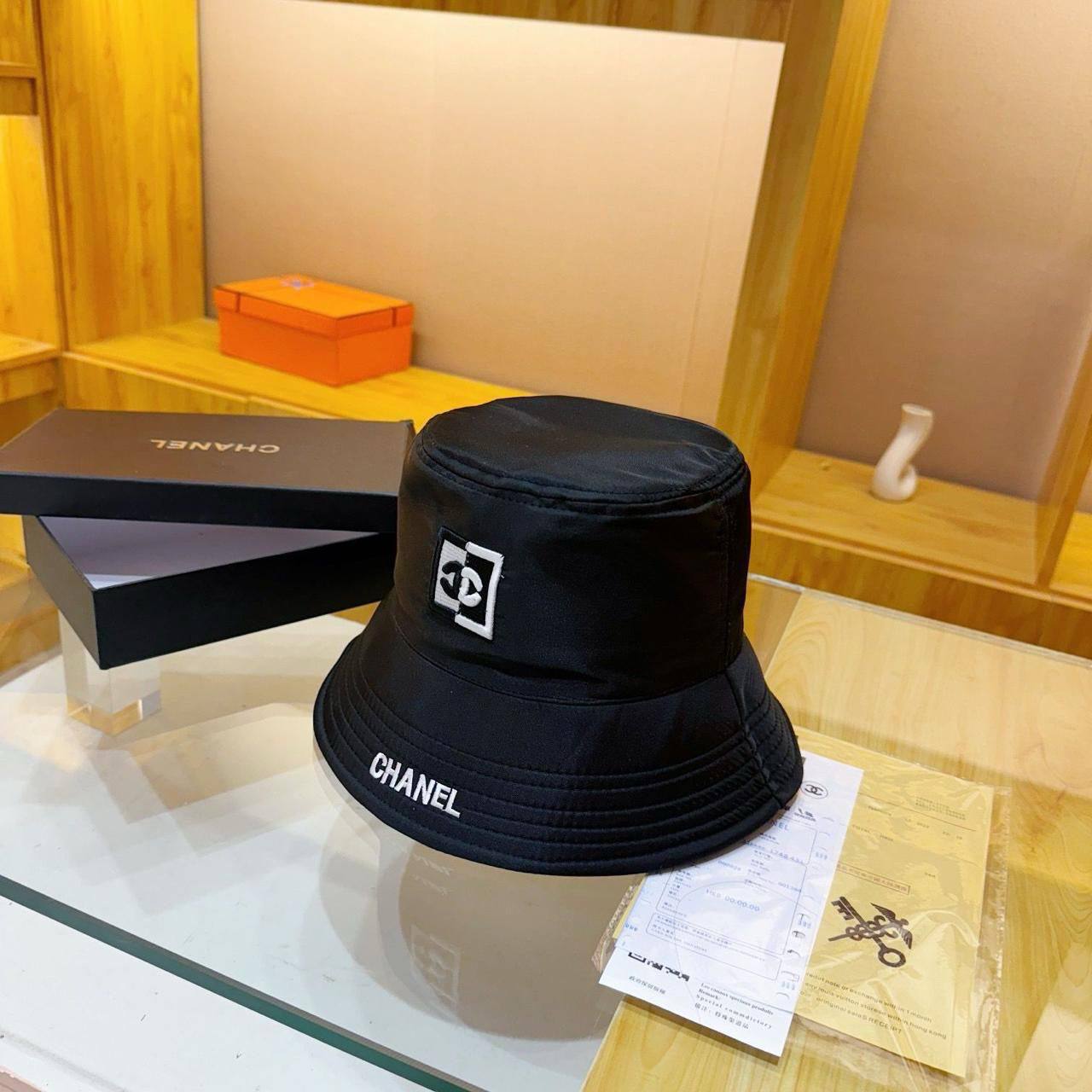 HAT
With box 
🎁🎁🎁

45 dhs🪙🌨️

Zain17
♥️♥️♥️