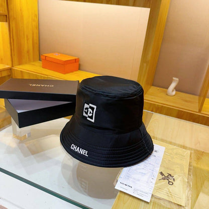 HAT
With box 
🎁🎁🎁

45 dhs🪙🌨️

Zain17
♥️♥️♥️