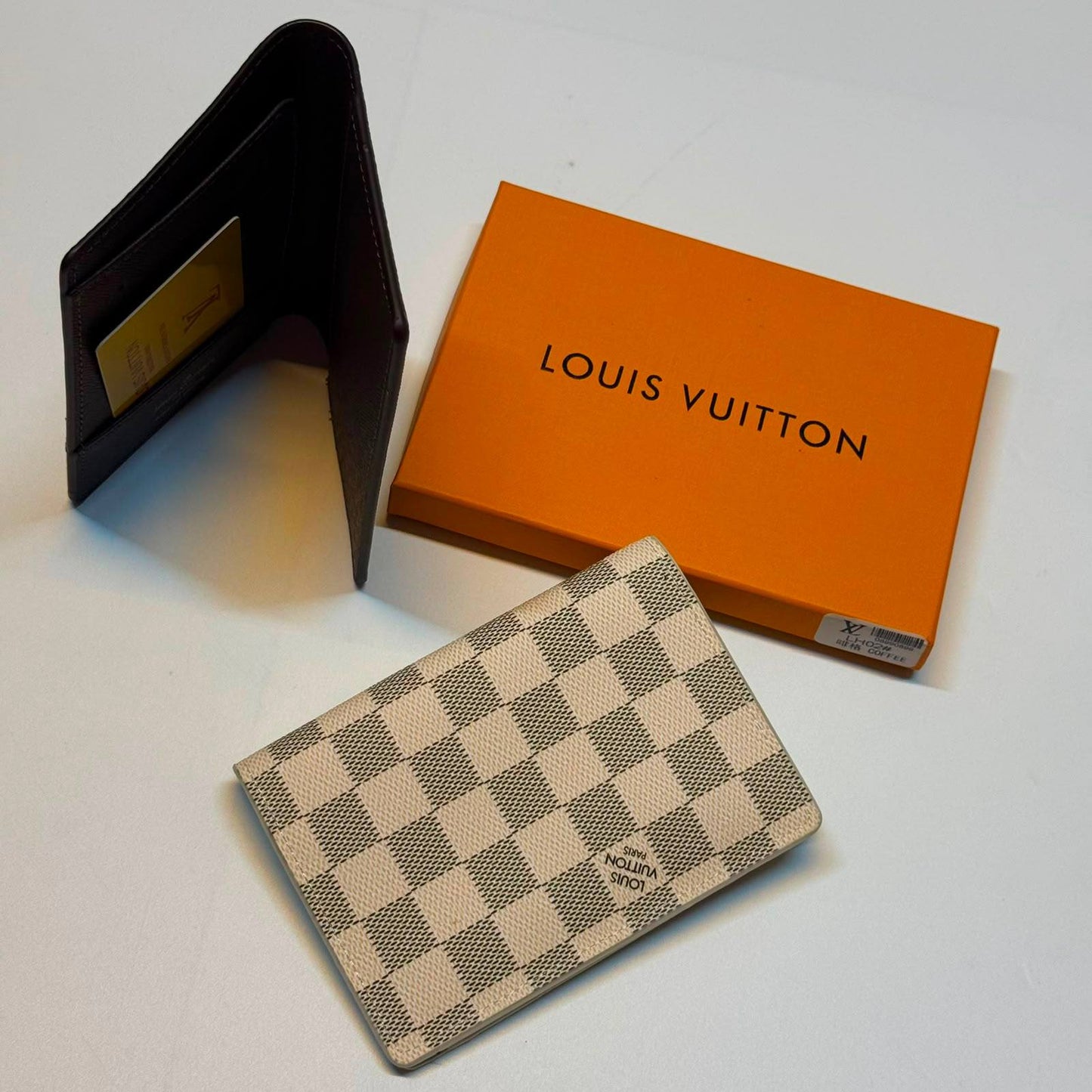 NEW CAME
LV
PASSPORT HOLDER
GOOD QUALITY
30 dhs🇦🇪🇦🇪

Zain40
♥️♥️♥️