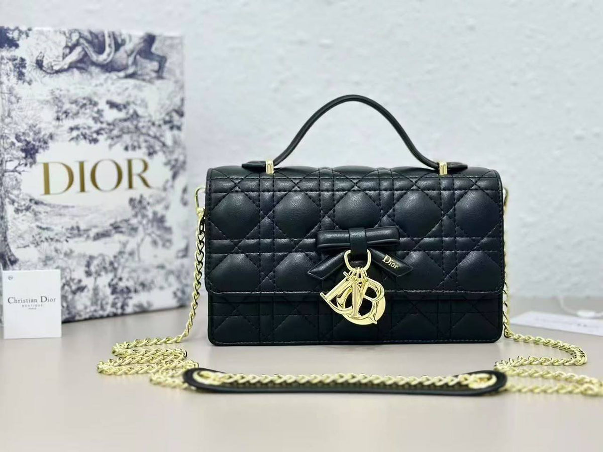 Dior 

have box
100 dhs🇦🇪🇦🇪

Zain07
♥️♥️♥️