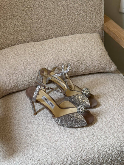 Jimmy choo

𝐒𝐢𝐳𝐞𝐬: 𝟑𝟔 — 𝟒𝟏
560 dhs🇦🇪🇦🇪

Zain298
♥️♥️♥️