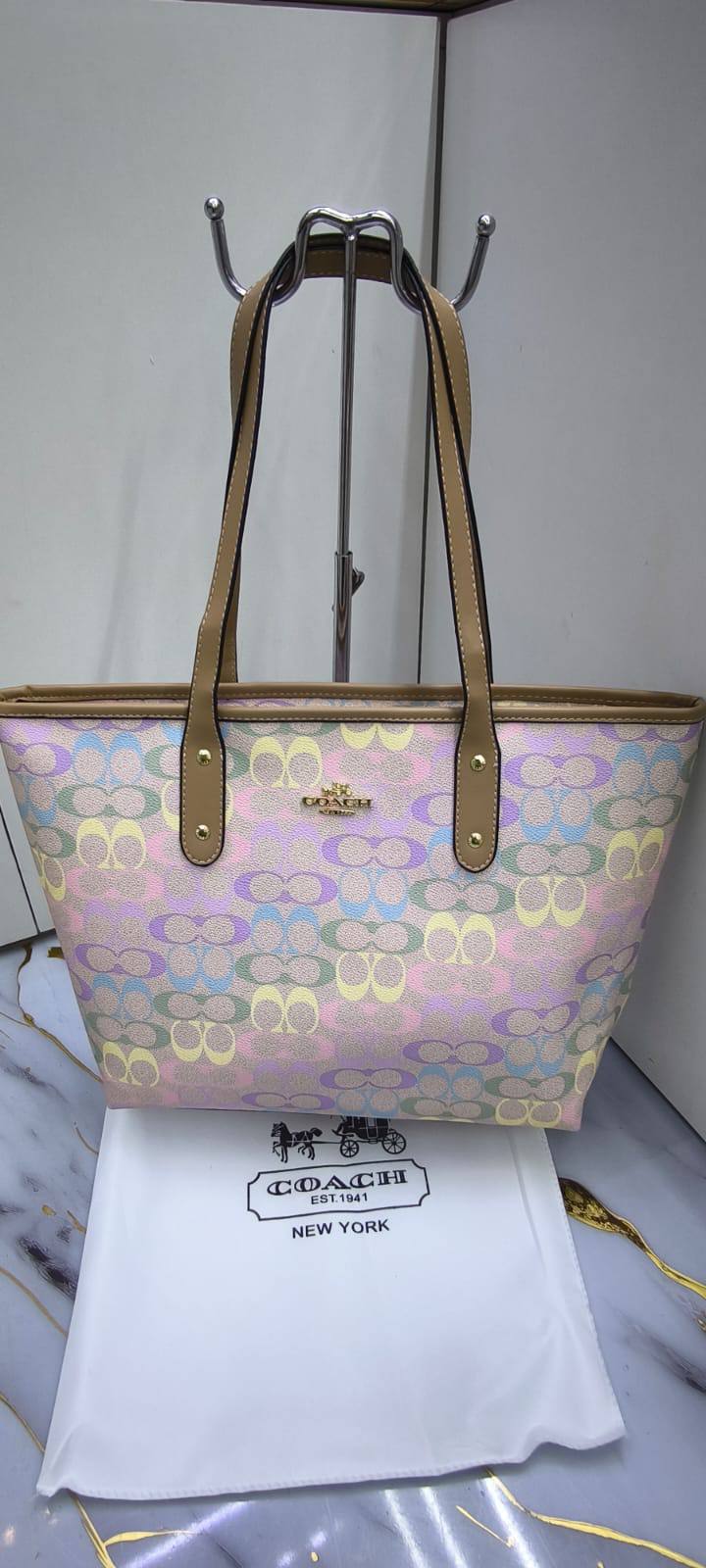 Coach

100 dhs🇦🇪🇦🇪
Withbox


Zain203
♥️♥️♥️