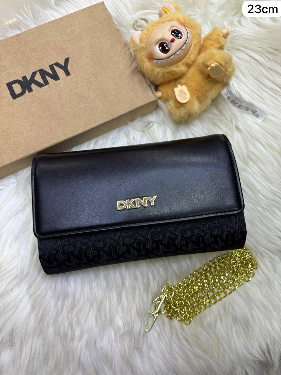 💖 DKNY hot design❤️‍🔥
Good quality +🎁
Size : 23 * 13 cm
70 dhs🇦🇪

with box
🎁🎁🎁

Zain115
♥️♥️♥️