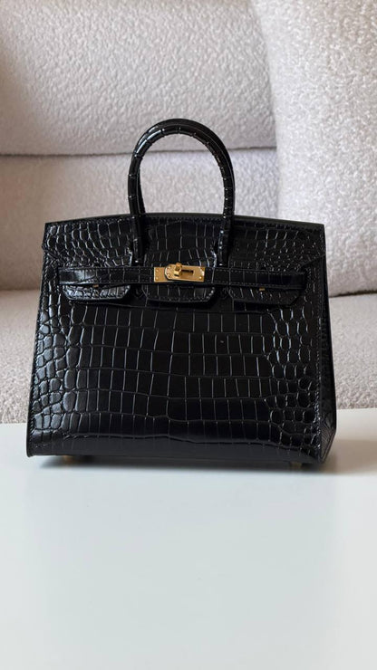 Hermes
Birkin croc 25cm💕master quality😍with box❤️
750 dhs✅

Zain52
♥️♥️♥️