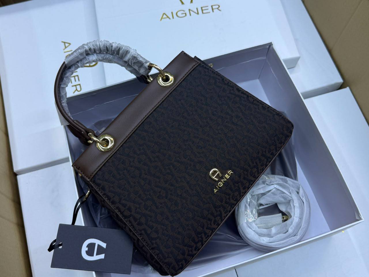 Coach
with box
100 dhs🇦🇪🇦🇪

Zain203
♥️♥️♥️