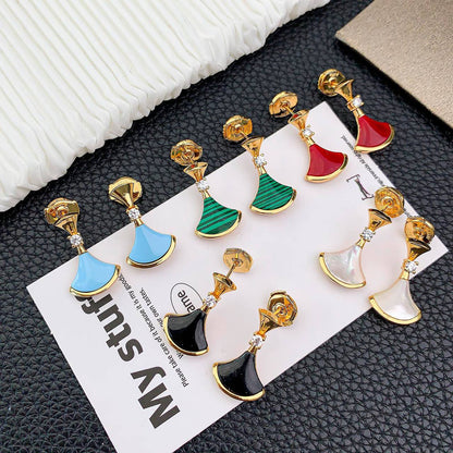 BVLGARI ❤️‍🔥*
Earring 🍁
Master quality 💯
With normal boxes 📦 
60 dhs🇦🇪
With master box 🗃️ 
90 dhs🇦🇪

Zain216
♥️♥️♥️