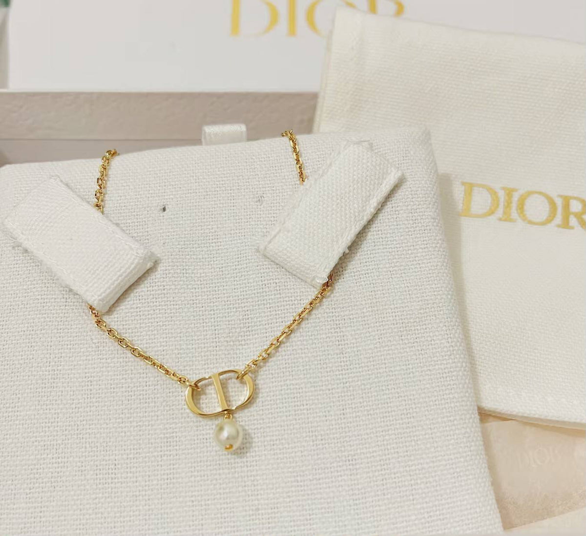 Dior
Necklace 🐦‍🔥
Earring🦋
Bracelet ❤️‍🔥
Master quality 💯
With normal boxes 📦 
115 dhs🇦🇪🇦🇪

With master box 🗃️ 
125 dhs🇦🇪🇦🇪

Zain216
♥️♥️♥️