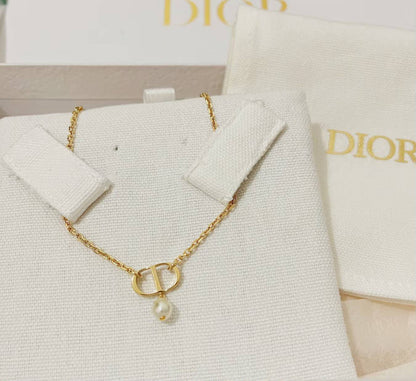Dior
Necklace 🐦‍🔥
Earring🦋
Bracelet ❤️‍🔥
Master quality 💯
With normal boxes 📦 
115 dhs🇦🇪🇦🇪

With master box 🗃️ 
125 dhs🇦🇪🇦🇪

Zain216
♥️♥️♥️