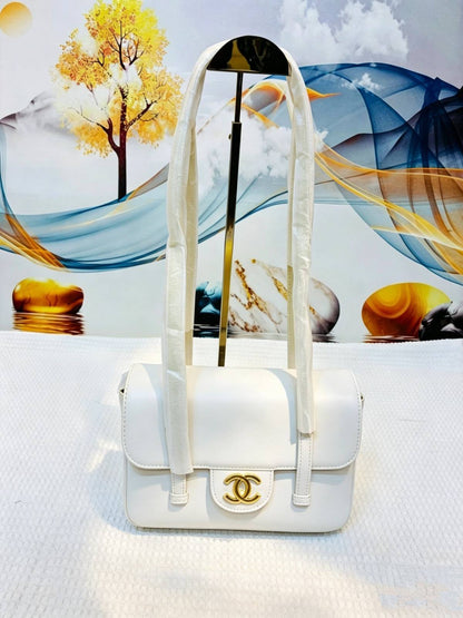 CHANEL

Best quality 
with box

115 dhs🇦🇪🇦🇪

size 23CM

Zain290
♥️♥️♥️