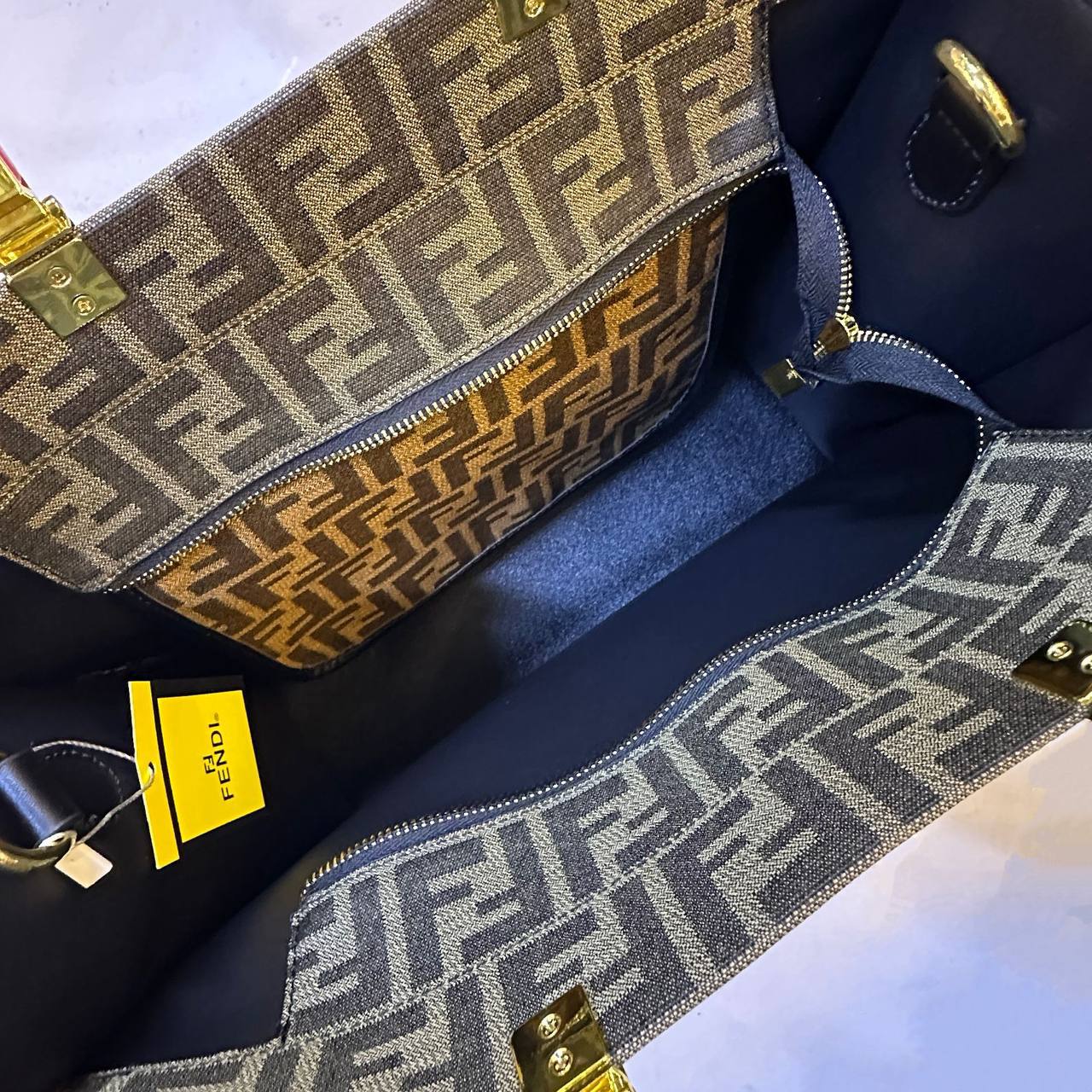 FENDI 
COPY ONE 
180 dhs✅

Zain39
♥️♥️♥️