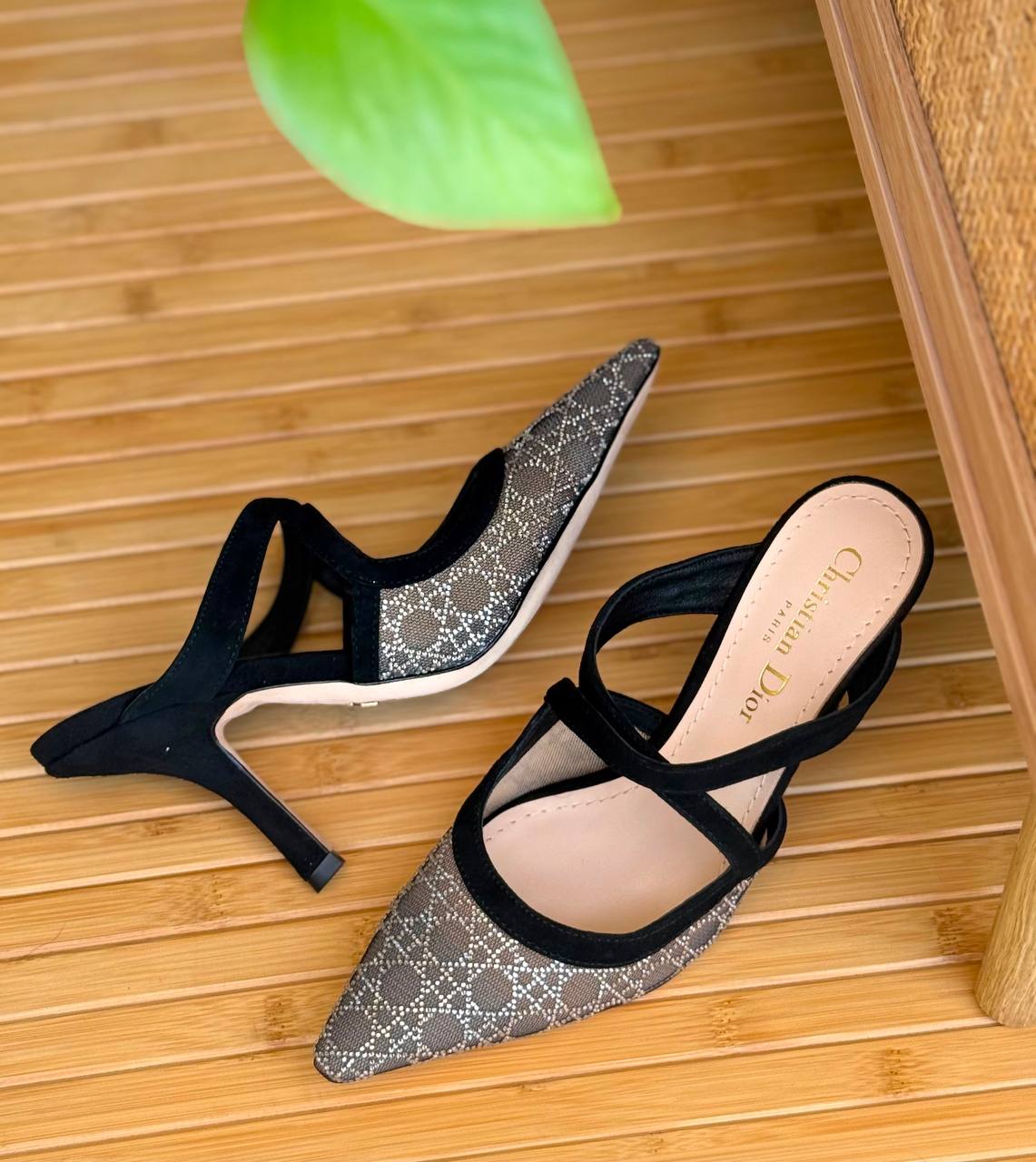 Dior
AAA Quality
𝗦𝗶𝘇𝗲 𝟯𝟲 𝘁𝗼 𝟰𝟭
450 dhs✅

Zain303
♥️♥️♥️